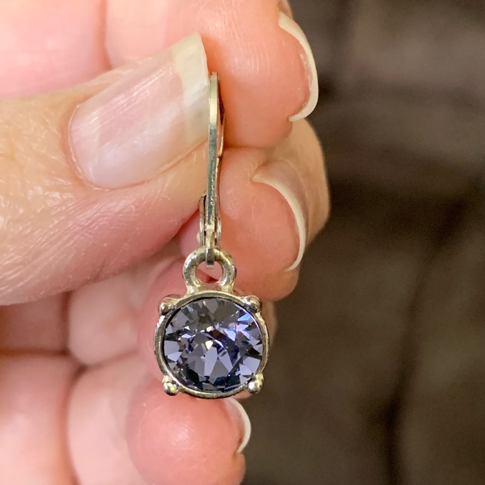 Elegant silver tone tanzanite colored simulant lever back earrings - Picture 4 of 11